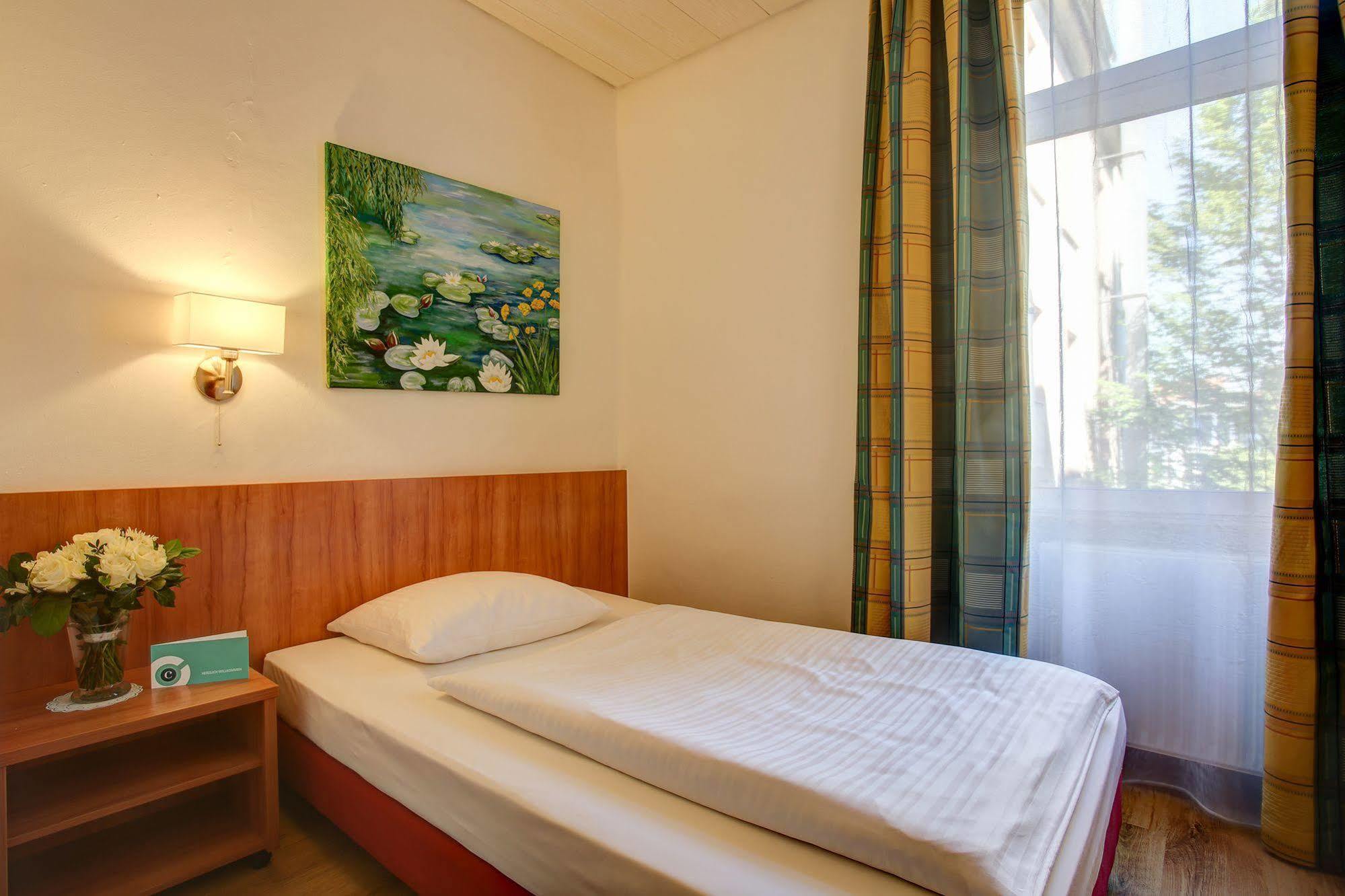 Trip Inn Hotel Blankenburg Karlsruhe Exterior photo